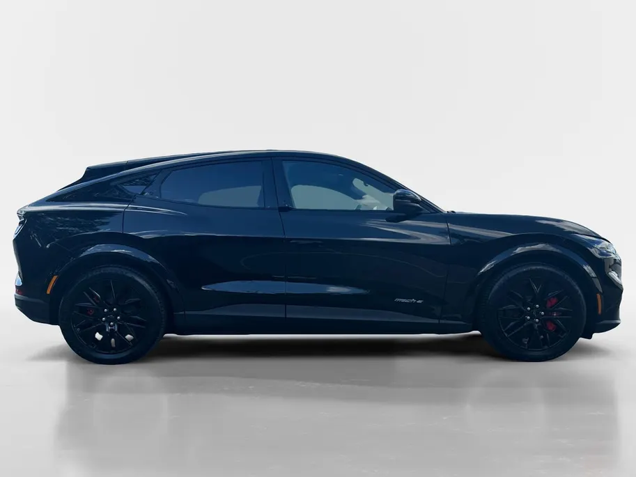 Ford Mustang Mach-E Extended Premium RWD 88 kWh | Uit Voorraad Leverbaar | Prijs Inclusief 2000 Euro Ford Voordeel | 600km WLTP Rijbereik | 19' Lichtmetalen Velgen | Elektrisch Bedienbare Achterklep met Sensor Besturing