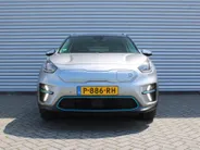 Kia e-Niro DynamicPlusLine 64 kWh | Schuif-/kantel dak | Cruise adapt.| Navi | 17' LM | Stuur-/stoelverwarming | Camera | Clima |