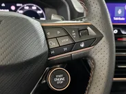 CUPRA Formentor 1.5 - 204PK TSI e-Hybrid Business Automaat | NIEUWE AUTO | Elektrisch Wegklapbare Trekhaak | Schuif/Kantel Dak | Digital Cockpit | Camera | Parkeersensoren | Stoelverwarming | Stuurwielverwarming | Apple CarPlay/Android Auto |