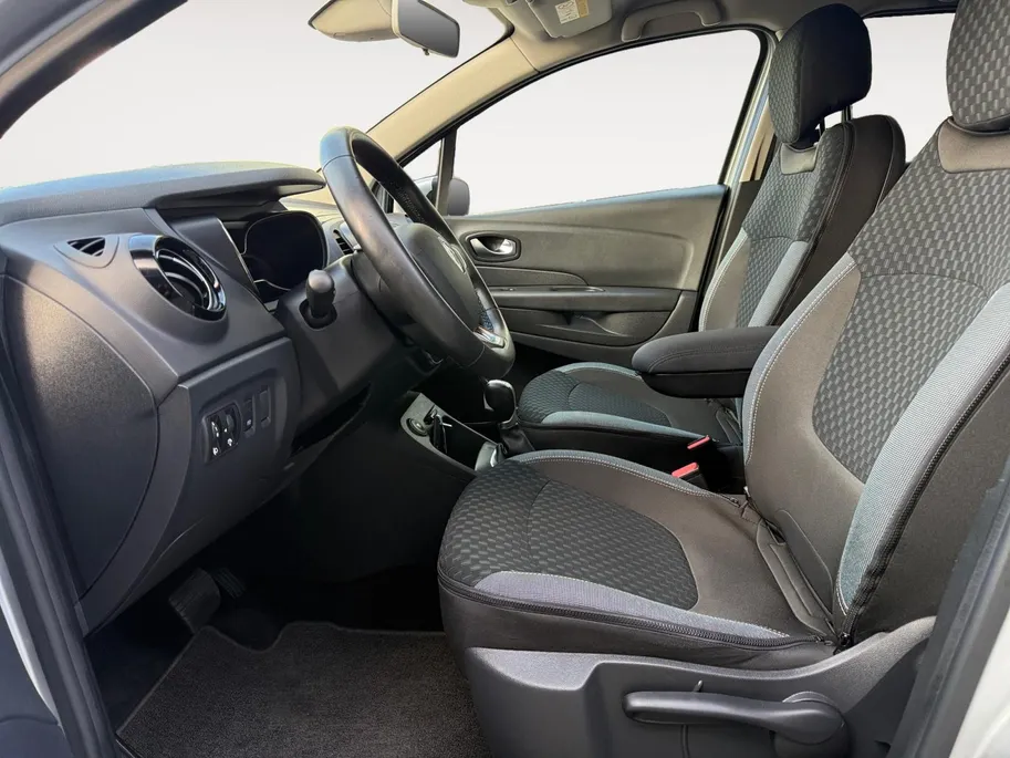 Renault Captur 1.3 TCe Intens | Winterset + Zomerset | Trekhaak | Automaat | Camera | Keyless | LED | Dodehoek | Bluetooth | Navi | Lichtmetalen Velgen | 1 Jaar Bovag Garantie |