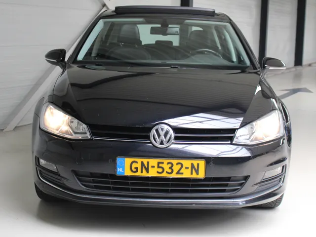 Volkswagen Golf 1.4 TSI Business Edition Connected Navigatie | Camera | Panoramadak | Sportstoelen