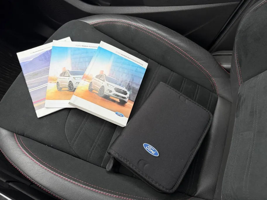 Ford Kuga 1.5 EcoBoost ST Line | Winter en zomerset | Navi |