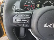 Kia Stonic 1.0T MHEV GT-PlusLine | Schuifdak | Stoel en stuurverwarming | Navigatie | Camera | Climate control | Cruise control | Getinte ramen achter | Parkeersensoren voor en achter |