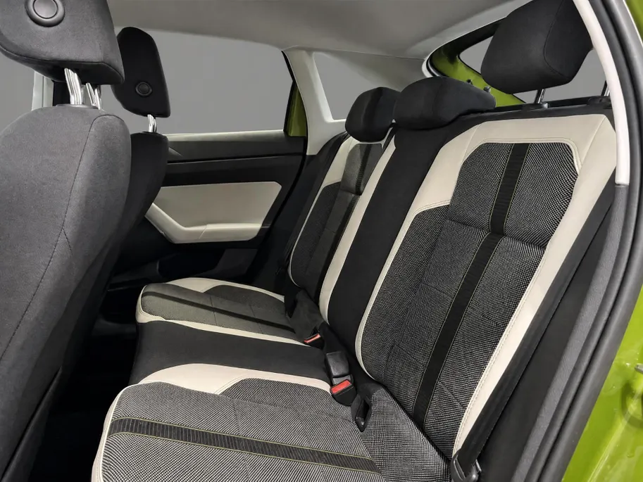 Volkswagen Taigo 1.0 TSI 110pk DSG Style · Camera · Apple/Android Car Play · IQ.Light · P-Sensoren · Stoelverwarming · 17'' Inch ·