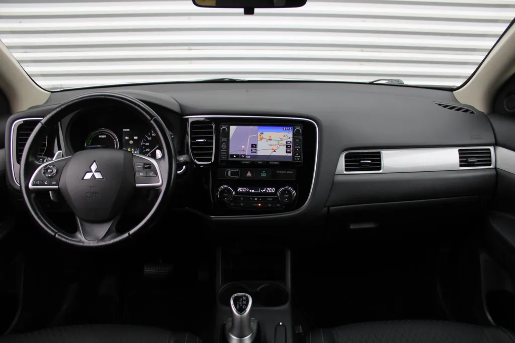 Mitsubishi Outlander 2.0 PHEV Business Edition X-Line | Navi | Clima | Camera | Trekhaak | Keyless | 18' LM |