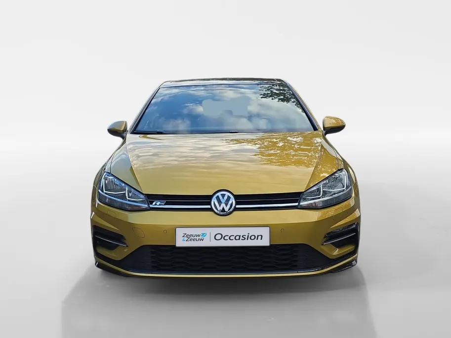 Volkswagen Golf 1.0 TSI Highline Business R | Panoramadak | Virtual Cockpit | Achteruitrijcamera | Apple/Android Auto | Dynaudio | 12 maanden garantie |