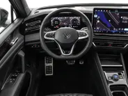 Volkswagen Tiguan 1.5 204pk DSG eHybrid R-Line Edition · Panoramadak · Wegklapbare Trekhaak · 360 Camera · Massage · 19'' Inch · Garantie t/m 15-09-2030 of 100.000km