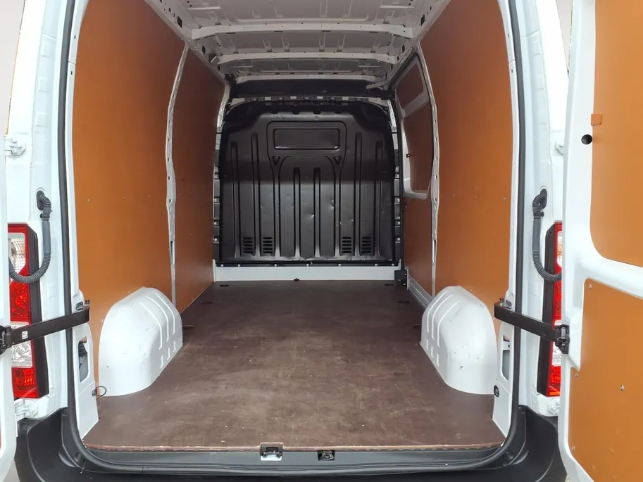 Renault Master T33 2.3 dCi 135 L2H2 Work Edition Airco | Navigatie | PDC-Camera | Blindspot | 1 jaar Garantie.