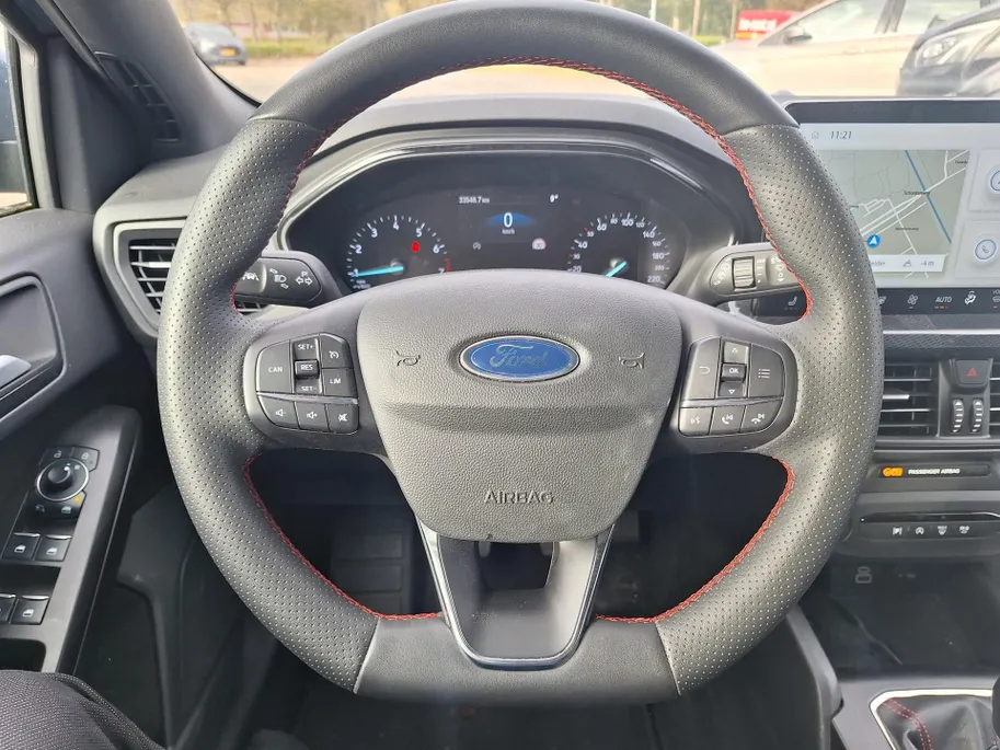 Ford Focus Wagon 1.0 EcoBoost Hybrid ST Line WINTERPAKKET / NAVIGATIE GROOTSCHERM.