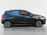 Ford Fiesta 1.0 EcoBoost Hybrid Titanium | Winter Pakket | Apple Carplay & Android Auto | Parkeersensoren achter | Climate Control |