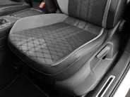Volkswagen Tiguan 1.4 TSI 245pk DSG eHybrid R-Line Business · Camera · Apple/Android Car Play · Navigatie · P-Sensoren · 19'' Inch ·