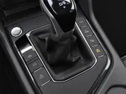 Volkswagen Tiguan 1.4TSIeHybrid 180kW/245PK Elegance DSG · Panoramadak · Trekhaak · 360°Camera + Parkeersensoren · Stoelverwarming · Apple/Android Car Play ·