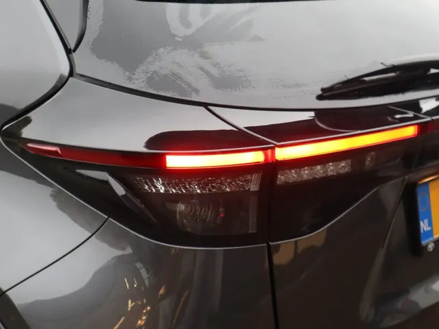 Toyota Yaris Cross 1.5 Hybrid Dynamic Trekhaak | Stoel en stuurverwarming | Parkeersensoren