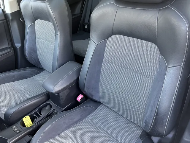 Toyota Auris Touring Sports 1.8 Hybrid Executive | Trekhaak | Panoramadak