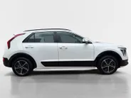 Kia Niro 1.6 GDi Hybrid DynamicLine | Zeer nette auto | 1e Eigenaar | Fabrieksgarantie | Trekhaak | Apple CarPlay & Android Auto | Navigatie |
