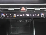 Kia Niro EV Edition Advanced 64.8 kWh | Stuur-/stoelverwarming | Elektr. stoelverstelling | Camera | Cruise adapt. | 17'LM | Clima | 17% bijtelling |