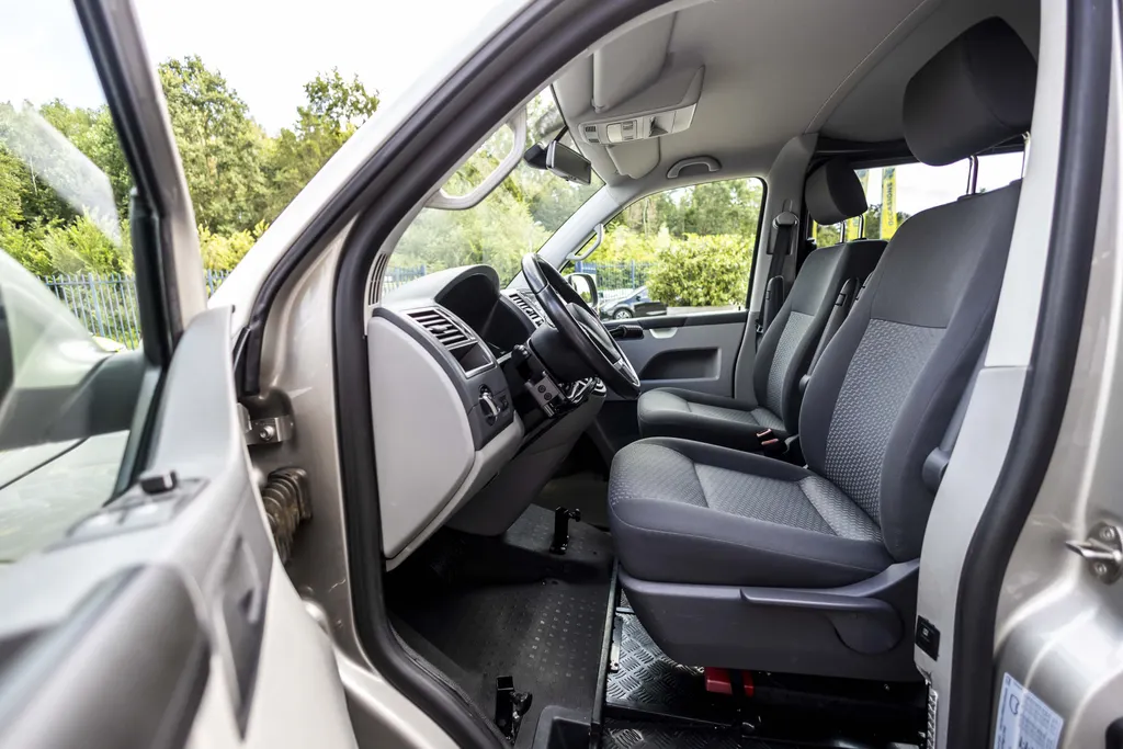 Volkswagen Transporter 2.0 TDI L2H1 Invalide uitvoering / aanpassing