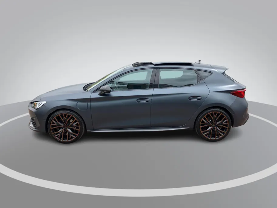 CUPRA Leon 1.4e-Hybrid 180kW/245PK VZ · Leder kuipstoelen · Panoramadak · Navigatie · Camera · Dodehoeksensoren ·