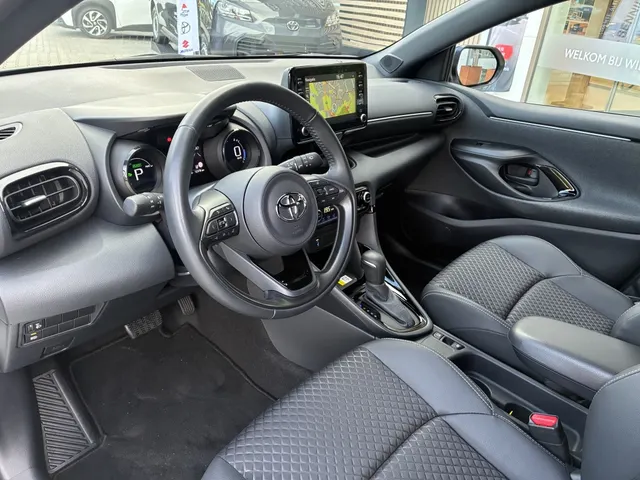 Toyota Yaris 1.5 Hybride Executive | Bi-Tone | Pdc (12367km)