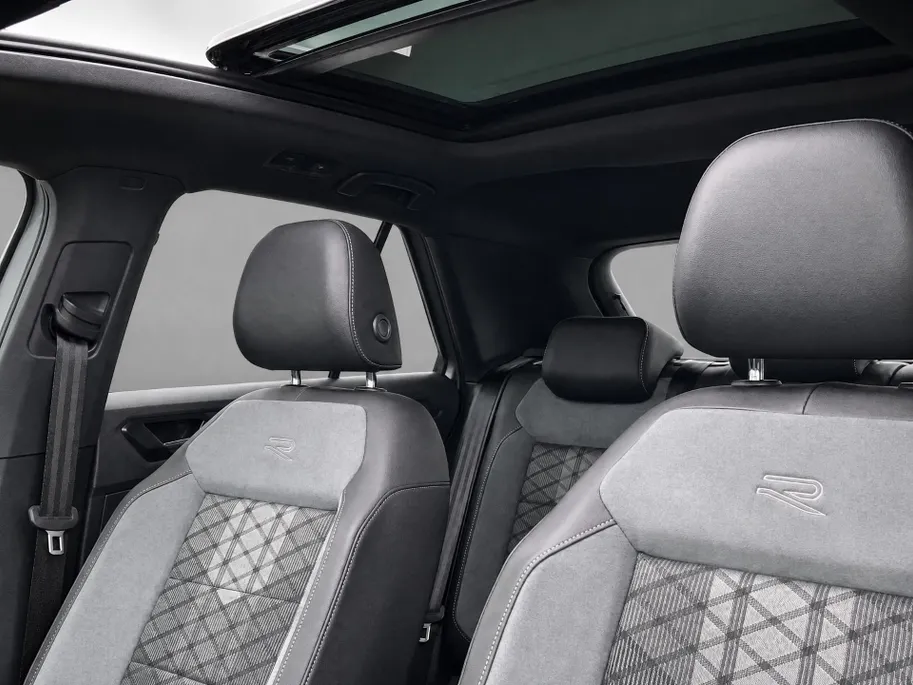 Volkswagen T-Roc 1.5eTsi/150PK DSG R-Line Black Style · Panoramadak · Camera + Parkeersensoren · Apple/Android Car Play · Garantie t/m 18-06-2027