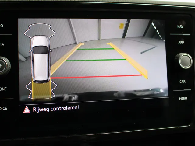 Volkswagen Passat Variant 1.5 TSI DSG Business | Navigatie | PDC + Camera | App Connect