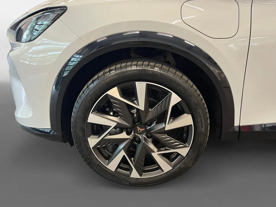 CUPRA Formentor 1.5 TSI e-Hybrid Business | Panoramadak | Stuur verwarming etc! | Trekhaak | Super compleet en helemaal nieuw!