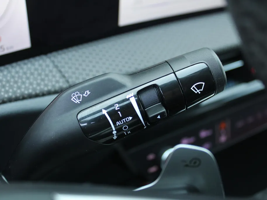 Kia EV6 Plus 77.4 kWh | Stuur-/stoelverwarming + ventilatie | Elektr. stoelverstelling + achterklep | Warmtepomp | 19" LM | Camera | LED |