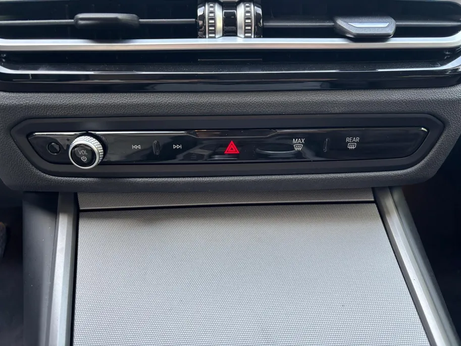 BMW 3 Serie Touring 320e | Leder |  Dealer onderhouden | Blackpack | Virtual cockpit | Camera |