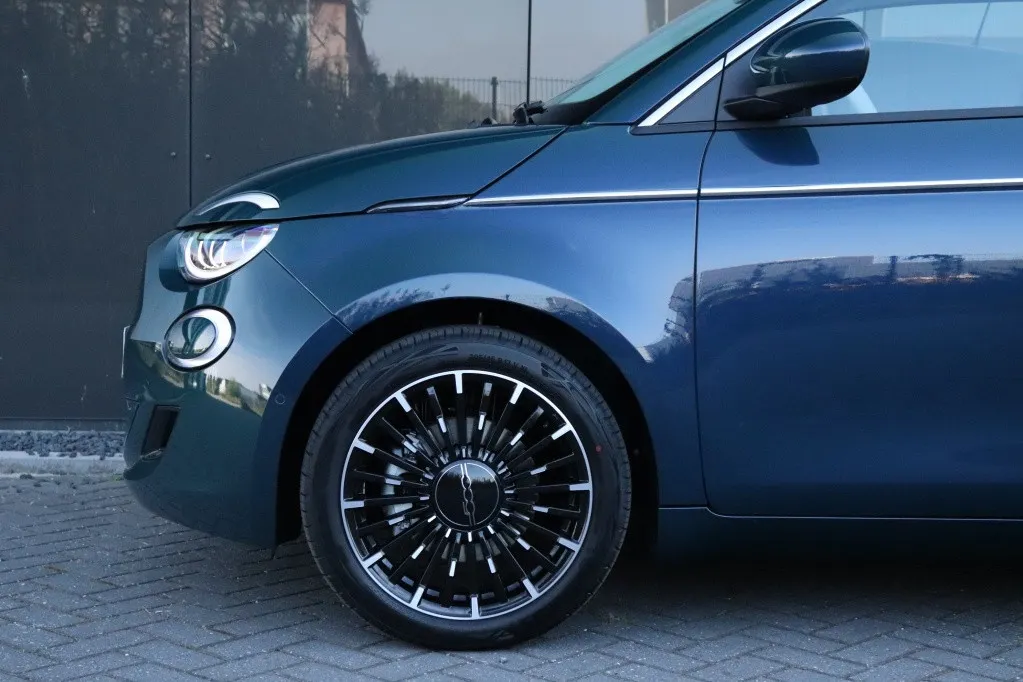 Fiat 500e La Prima by Bocelli 42 kWh | JBL | Winter | Camera | 17′