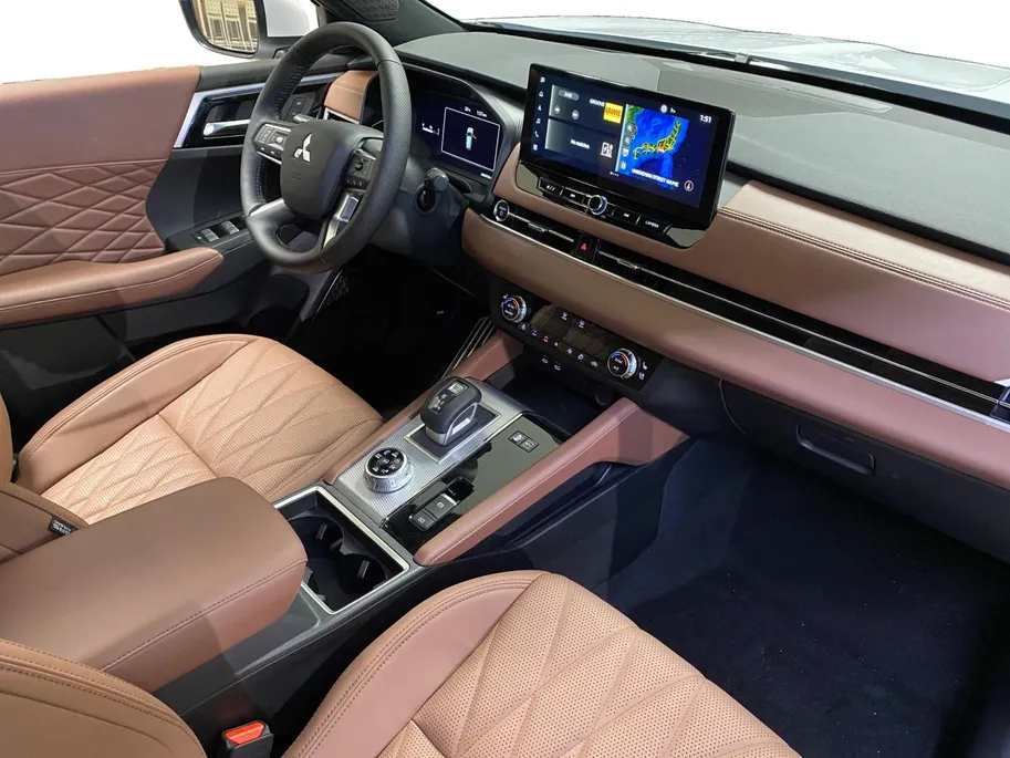 Mitsubishi Outlander 2.4 PHEV | INSTYLE + | DIRECT LEVERBAAR| ZWART DAK | PRIJS INCL €6.000,- VOORRAAD KORTING