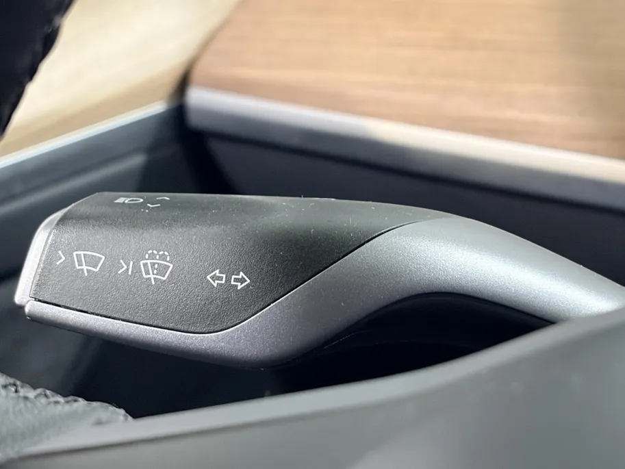 Tesla Model Y 351PK Long Range AWD 75 kWh Automaat | 1e eigenaar | Panoramadak | Basic Autopilot | 360 Camera | Stoelverwarming | Leder | Elektrische Achterklep | Elektrische Stoelen | Full LED |