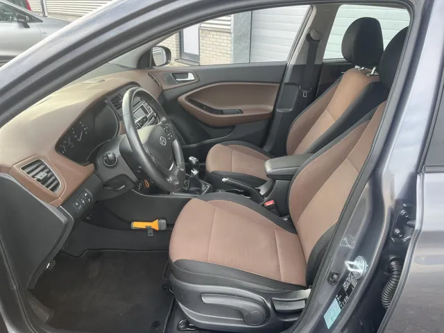 Hyundai i20 1.2 HP i-Motion Comfort Climate Cotrol | Trekhaak| Rijklaarprijs