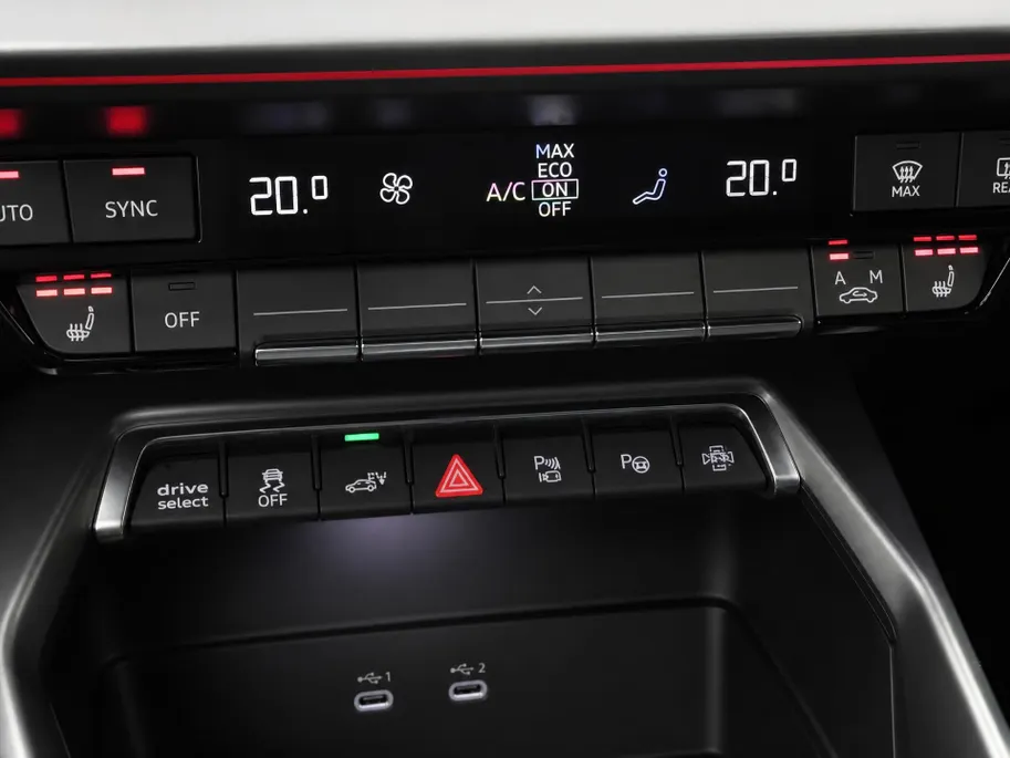 Audi A3 Sportback 45 TFSI e S edition Competition Panoramadak · SONOS Sound System · 19'' lichtmetalen velgen · Sportstoelen alcantara · MEGA Sale