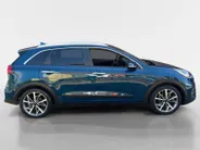 Kia Niro 1.6 GDi Hybrid ExecutiveLine | Stoel verwarming en ventilatie | Dodehoek detectie | Schuif/kantel dak | Trekhaak  | Keyless Entry | Apple CarPlay/ Android Auto | Lichtmetalen Velgen |