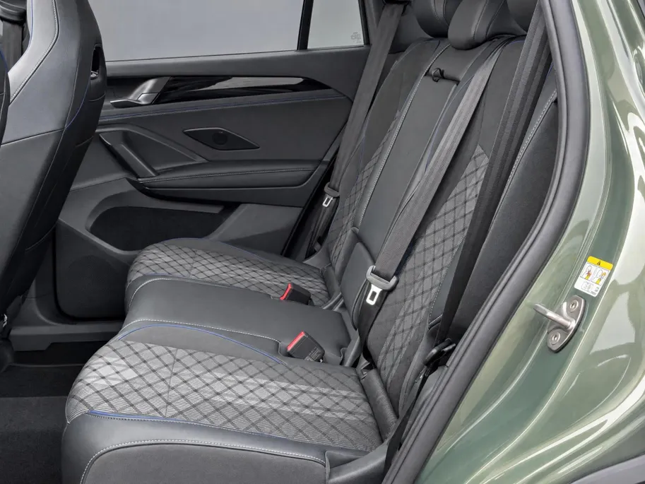 Volkswagen Tayron 1.5 eHybrid 272pk DSG R-Line Edition · Panoramadak · Inklap. Trekhaak · 360 Camera · Matrix LED · Dodehoeksensor · Stuur- & Stoelverwarming · Garantie t/m 16-02-2030 of 100.000km