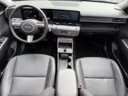 Hyundai Kona 1.6 GDI HEV Premium Sky | Schuif-kanteldak| Stoelverwarming/koeling| Lederen bekleding| Bose| Elektrische stoelen met geheugen| BOM VOL OPTIES