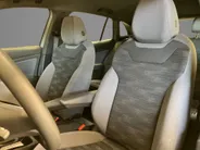 Volkswagen ID.4 Pro 128KW/174PK 77 kWh · SOH 95,6% · Camera · Warmtepomp · Apple/Android Car Play ·  Parkeer Sensoren · Fabrieksgarantie t/m 23-05-2027 of 100.000KM ·