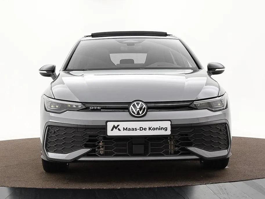 Volkswagen Golf 1.5 eHybrid 272pk DSG GTE · Panoramadak · Camera · Matrix LED · Stuur- & Stoelverwarming · Head-Up Display · Garantie t/m 09-09-2030 of 100.000km