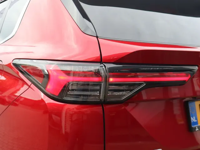 Mitsubishi Outlander 2.4 PHEV First Edition Trekhaak | All Seasonbanden