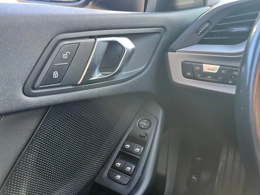 BMW 1 Serie 116i Introduction Edition 1e eigenaar | 18' M Sport velgen | Carplay | Cruise Control | Navi | Parkeersensoren | Digitale Cockpit | Etc.