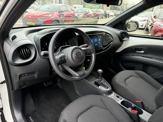 Toyota Aygo X Hybrid 115 play | LM Velgen | Stoelverwarming