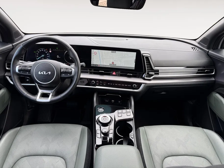 Kia Sportage 1.6 T-GDi Hybrid Dark Edition | Camera | Stuurverwarming | Stoelverwarming voor + achter | Apple Carplay / Android Auto | LMV | LED |