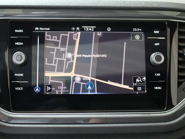 Volkswagen T-Roc 1.5 TSI Sport R-Line DSG Panoramadak | El. Achterklep | Beats Audio | Suzuka 19' Zwart
