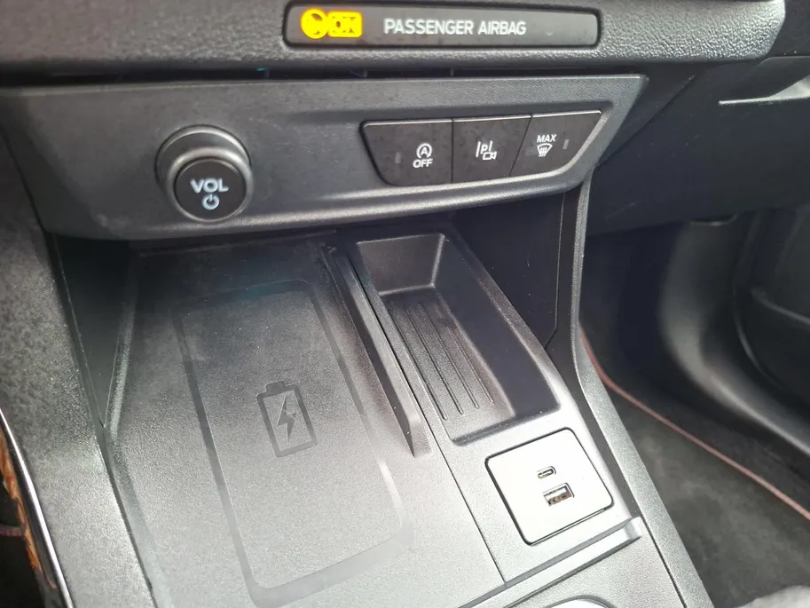 Ford Puma 1.0 EcoBoost Hybrid ST-Line | Automaat | Pano dak | Winter pack | Adapt. Cruise control | BLIS | Afneembare trekhaak | Draadloos opladen mobiel | Elektr. Achterklep | Parkeersensoren voor en achter | 360 gr camera | Fabrieksgarantie |