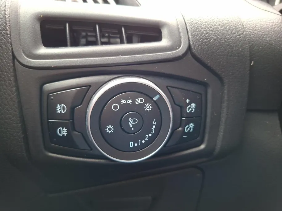 Ford Focus 1.0 ST-Line Wagon | Nieuwe distributieriem | Parkeersensoren | Navigatie | Climate Control | Voorruitverwarming | 17' Lichtmetaal | Trekhaak