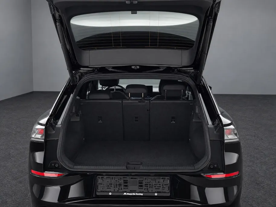 Volkswagen T-Roc 1.5 eTsi 150pk DSG R-Line First Edition · Camera · Apple/Android Car Play · Stoelverwarming · Alarm · Elek. Achterklep · P-Sensoren · IQ.Light · Garantie t/m 12-01-2028