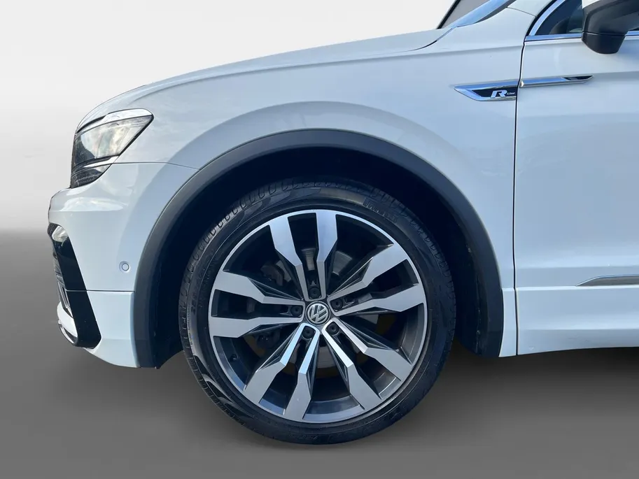 Volkswagen Tiguan 2.0 TSi DSG-aut. 4Motion Highline R-Line NL Auto | 11-2017 | Pano dak | Trekhaak | 20' | Stoelverwarming | Etc.