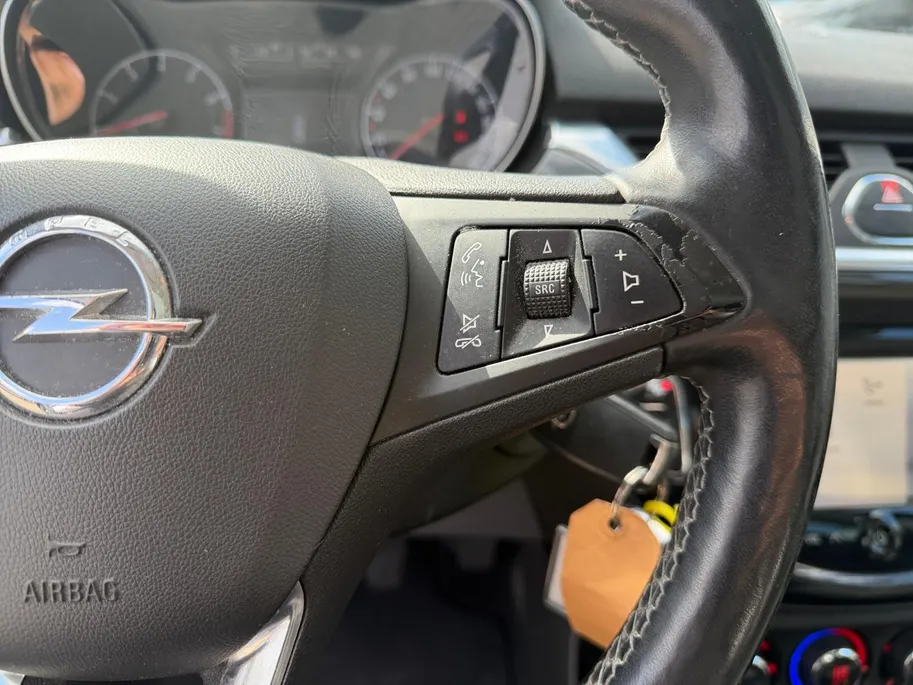 Opel Corsa 1.0 Turbo Cosmo | 100% onderhouden | NL auto | Panorama dak | Stoelverwarming | Stuurverwarming | Cruise control | Parkeersensoren voor en achter | Achteruitrijcamera | Navigatie | Bovag garantie |