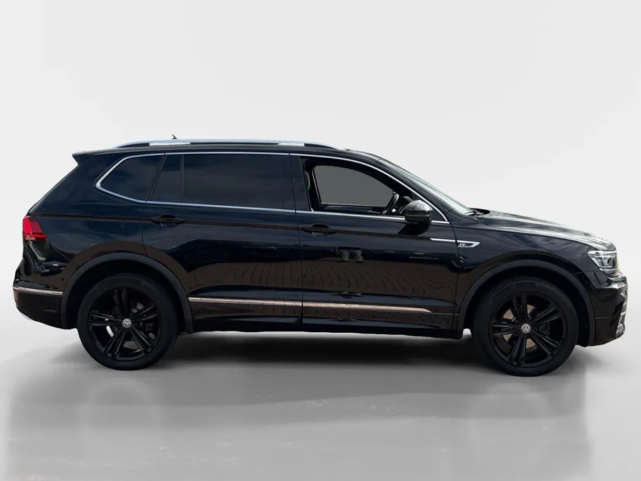Volkswagen Tiguan Allspace 1.4 TSI Highline 7p. *Automaat*Navi*Schuif/kanteldak*Climate Control*Trekhaak*Stoelverwarming*Lederen bekleding*Parkeerhulp*Elekt. Achterklep*Vol opties!