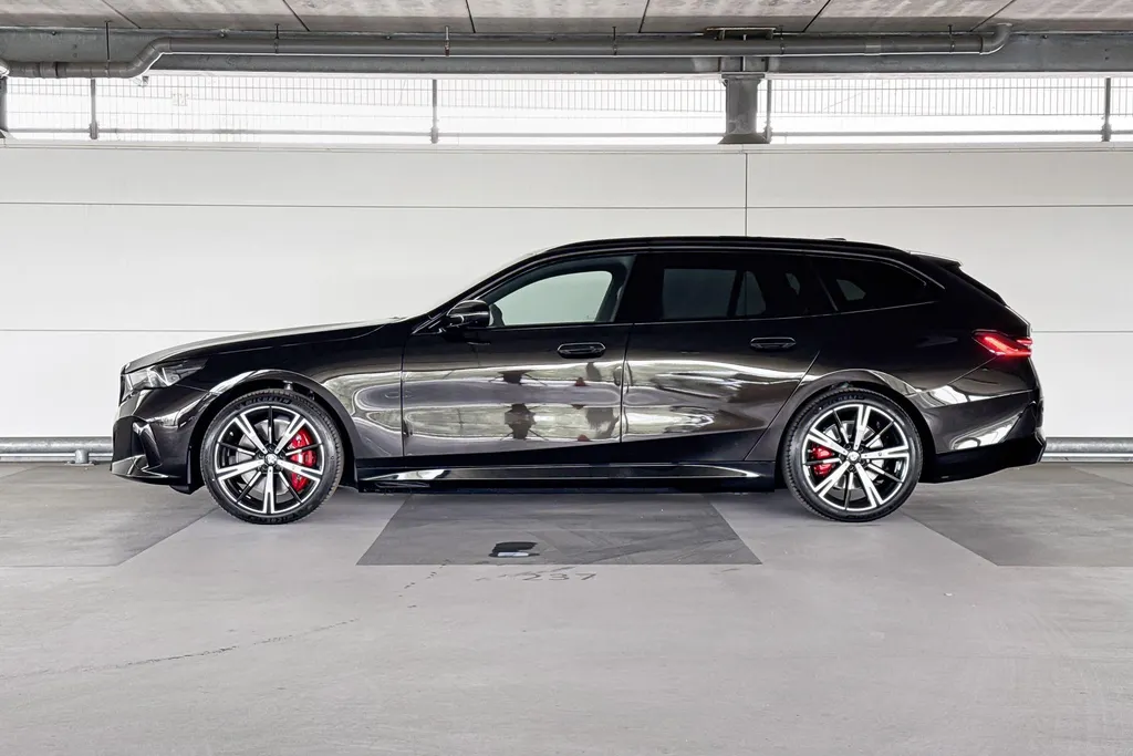 BMW i5 Touring xDrive40 84 kWh
